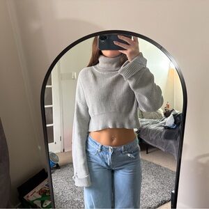 Edikted Cropped Ribbed Turtleneck Sweater in Light Gray - Women